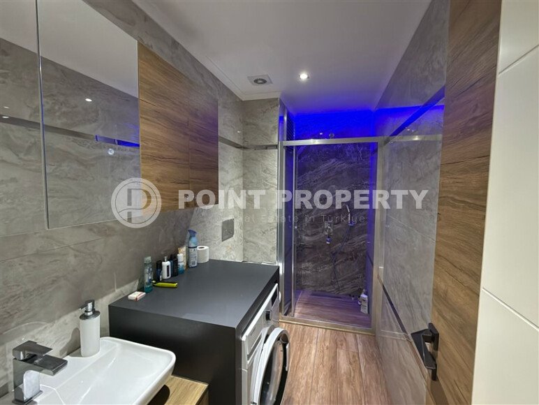 Three-room apartment right on the seashore in the center of Alanya directly from the owner.-id-9713-photo-10