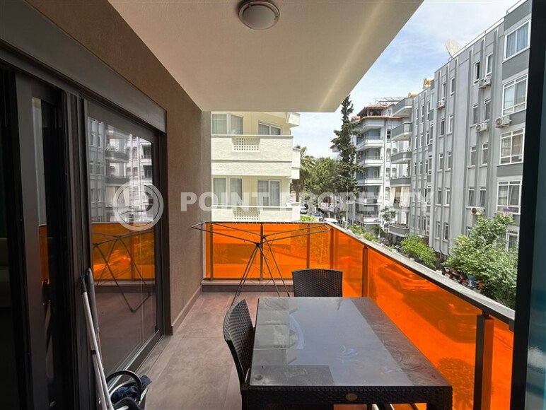 Three-room apartment right on the seashore in the center of Alanya directly from the owner.-id-9713-photo-11