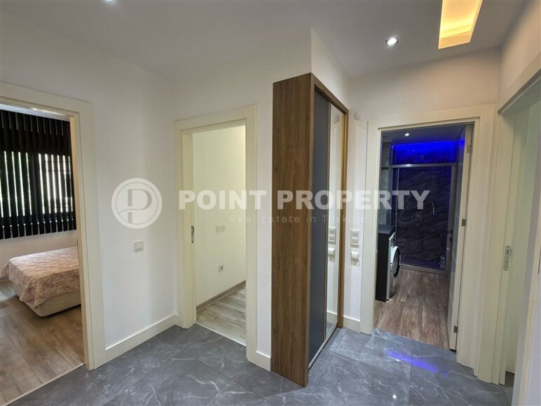 Three-room apartment right on the seashore in the center of Alanya directly from the owner.-id-9713-photo-12