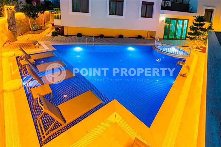 Three-room apartment right on the seashore in the center of Alanya directly from the owner.-id-9713-photo-23