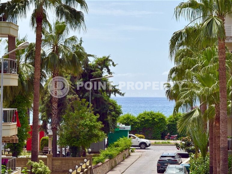 Three-room apartment right on the seashore in the center of Alanya directly from the owner.-id-9713-photo-25