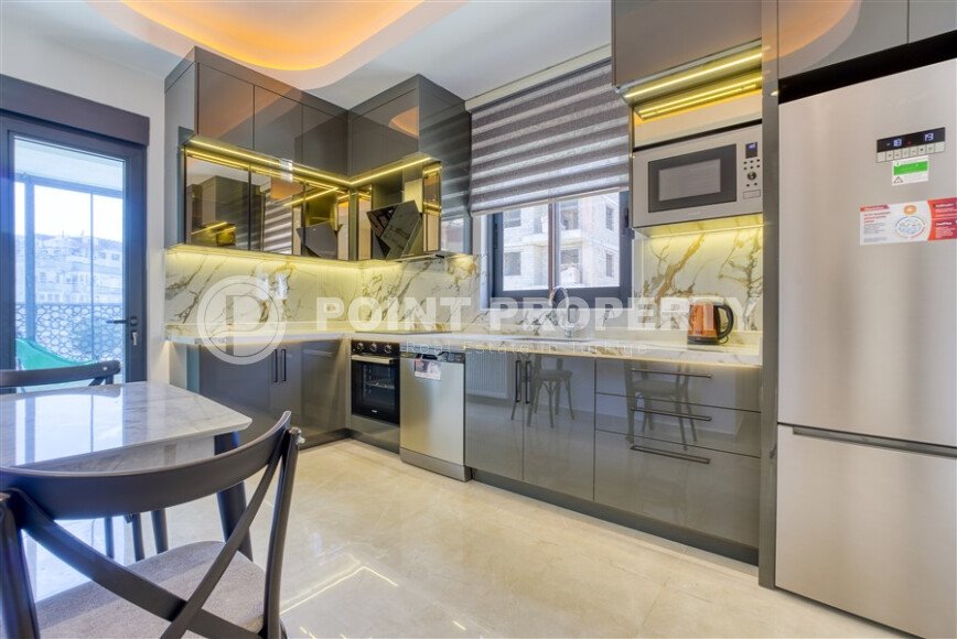 Family apartment 125 m² in the center of Alanya with separate kitchen and hotel infrastructure-id-9743-photo-2