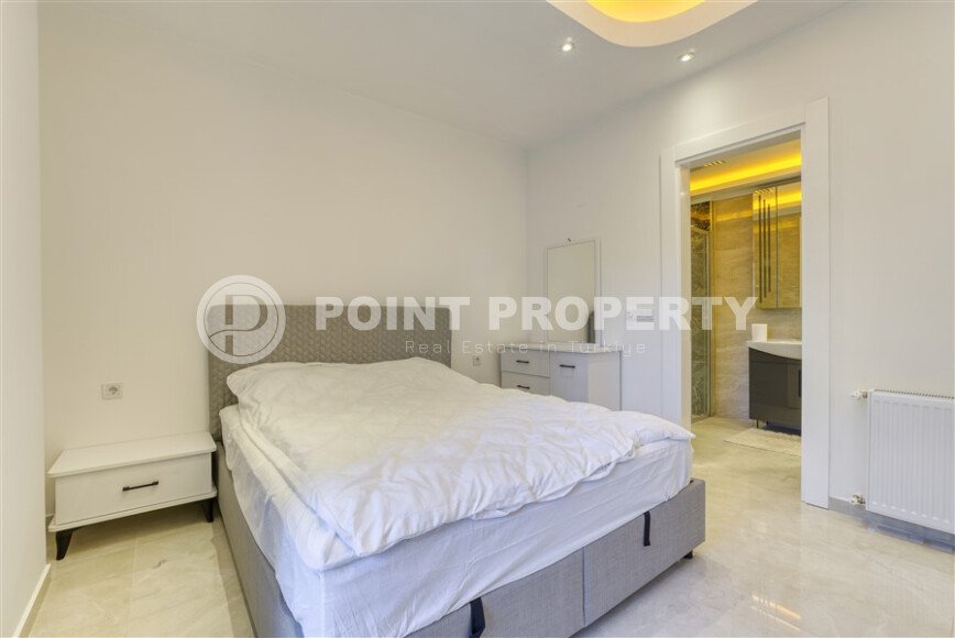 Family apartment 125 m² in the center of Alanya with separate kitchen and hotel infrastructure-id-9743-photo-17
