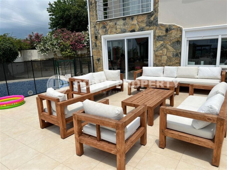 Spacious villa 195 m², Kargicak, with sea view-id-9809-photo-1