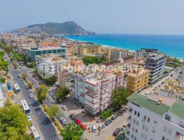Spacious 1+1 65 m² with separate kitchen and sea view – Alanya center, Cleopatra beach-id-9824-photo-3