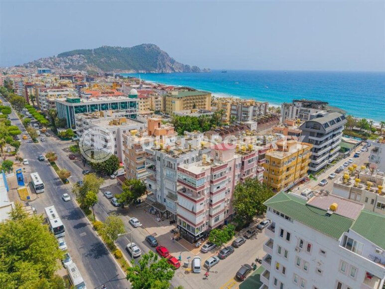 Spacious 1+1 65 m² with separate kitchen and sea view – Alanya center, Cleopatra beach-id-9824-photo-1