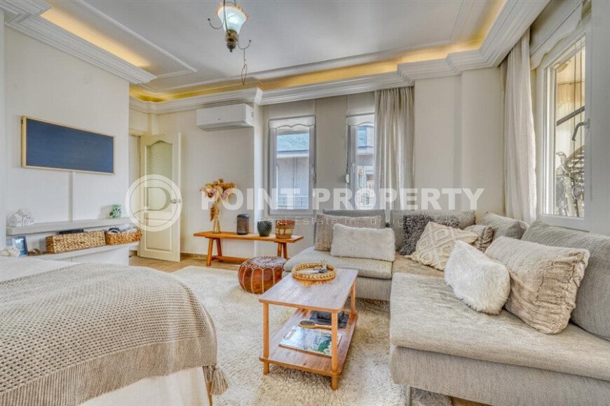 Spacious 1+1 65 m² with separate kitchen and sea view – Alanya center, Cleopatra beach-id-9824-photo-3