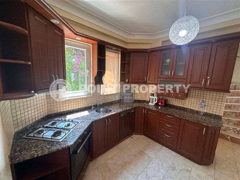 Furnished villa 165 m² with sea view, with garden in Kargicak, in a complex with hotel infrastructure-id-9895-photo-6