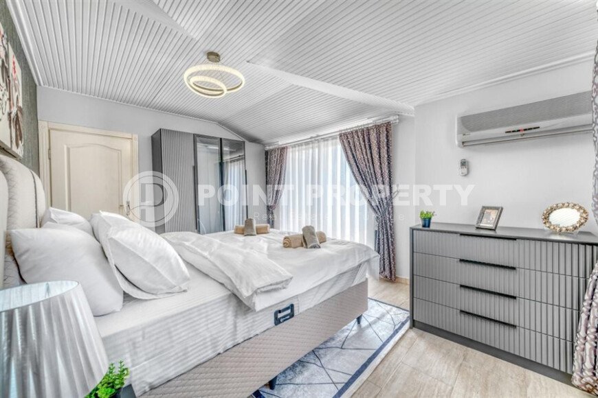 Дуплекс 4+1 площадью 200 м² с террасой и роскошным интерьером в меблированном виде в жилом комплексе района Оба с видом на жительство.-id-9930-фото-4