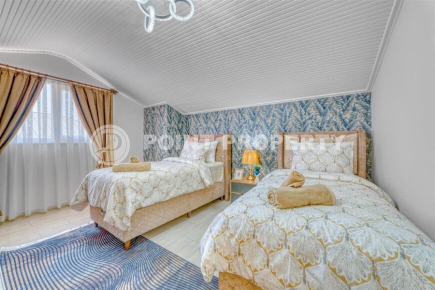 Дуплекс 4+1 площадью 200 м² с террасой и роскошным интерьером в меблированном виде в жилом комплексе района Оба с видом на жительство.-id-9930-фото-6