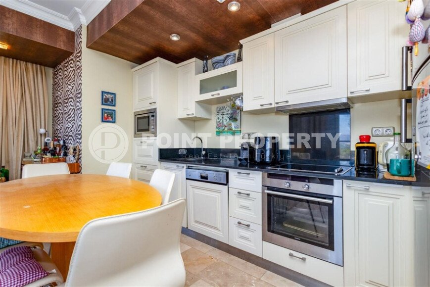 3+1 apartment with panoramic views in a prestigious complex in Kargicak-id-10006-photo-8