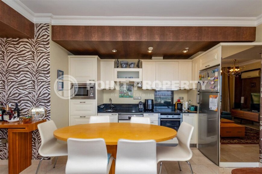 3+1 apartment with panoramic views in a prestigious complex in Kargicak-id-10006-photo-9