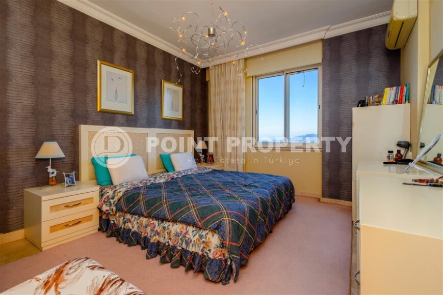 3+1 apartment with panoramic views in a prestigious complex in Kargicak-id-10006-photo-13