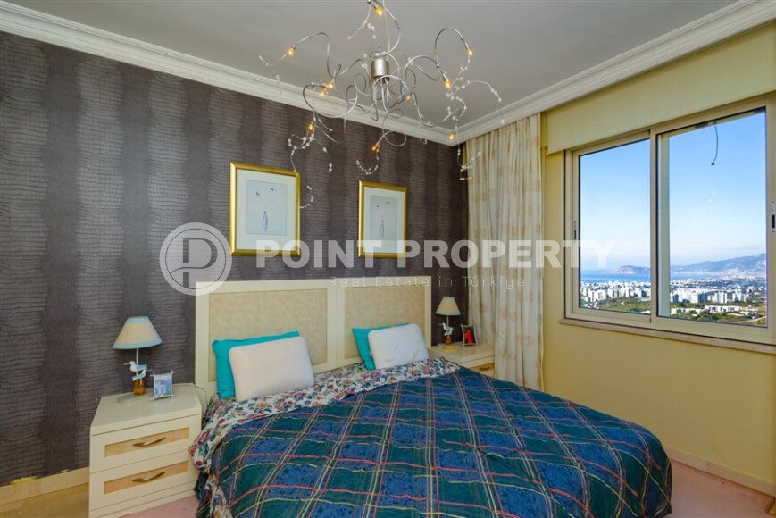 3+1 apartment with panoramic views in a prestigious complex in Kargicak-id-10006-photo-14