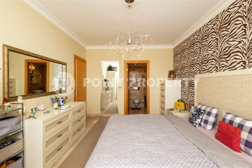 3+1 apartment with panoramic views in a prestigious complex in Kargicak-id-10006-photo-16