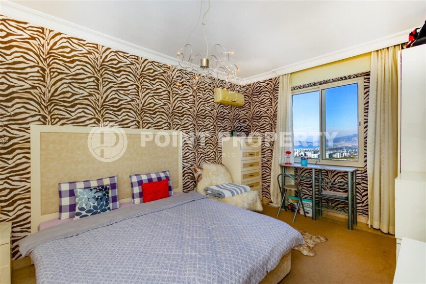 3+1 apartment with panoramic views in a prestigious complex in Kargicak-id-10006-photo-17