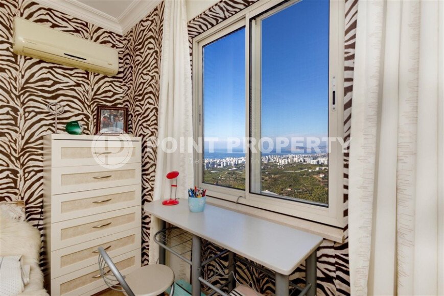 3+1 apartment with panoramic views in a prestigious complex in Kargicak-id-10006-photo-18
