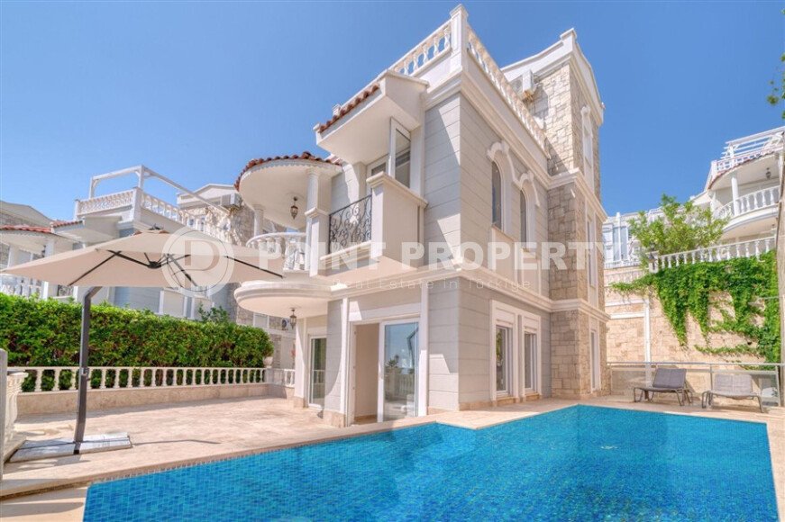 Spacious apartment 170 m² 3+1 in a villa type house, with sea view, Cikcilli area-id-10054-photo-1