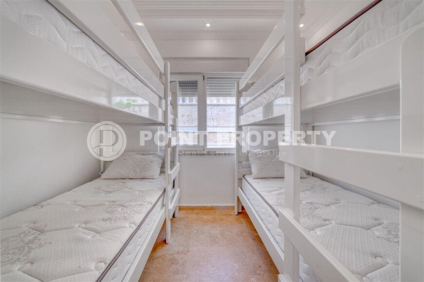 Spacious apartment 170 m² 3+1 in a villa type house, with sea view, Cikcilli area-id-10054-photo-10