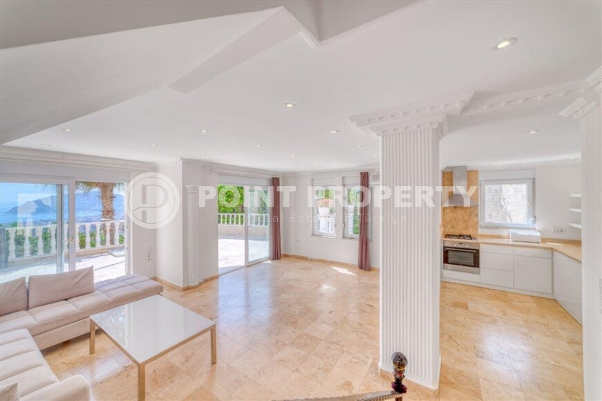 Spacious apartment 170 m² 3+1 in a villa type house, with sea view, Cikcilli area-id-10054-photo-11