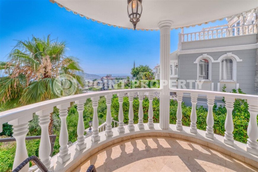 Spacious apartment 170 m² 3+1 in a villa type house, with sea view, Cikcilli area-id-10054-photo-12