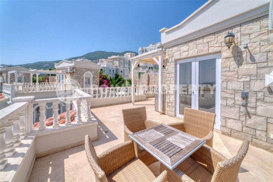 Spacious apartment 170 m² 3+1 in a villa type house, with sea view, Cikcilli area-id-10054-photo-14