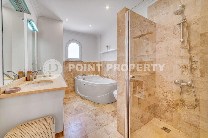 Spacious apartment 170 m² 3+1 in a villa type house, with sea view, Cikcilli area-id-10054-photo-17