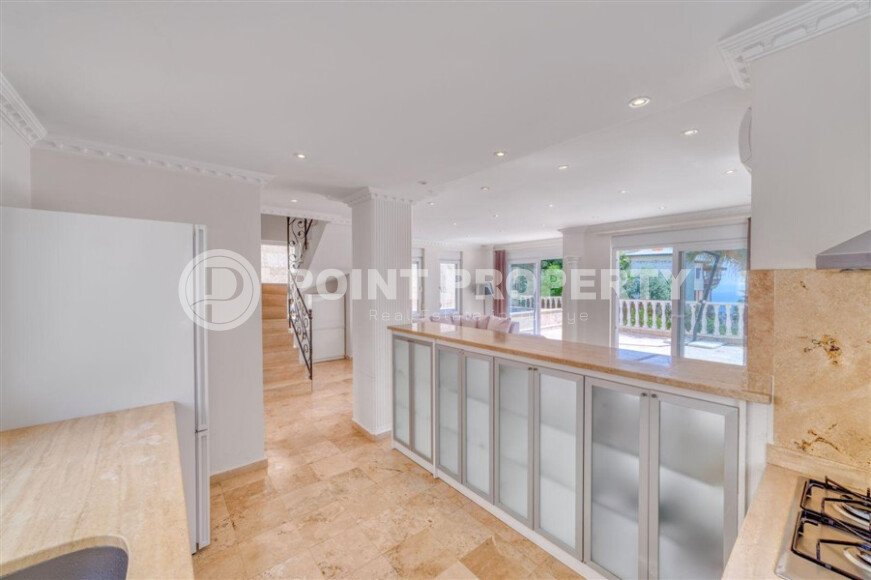 Spacious apartment 170 m² 3+1 in a villa type house, with sea view, Cikcilli area-id-10054-photo-19