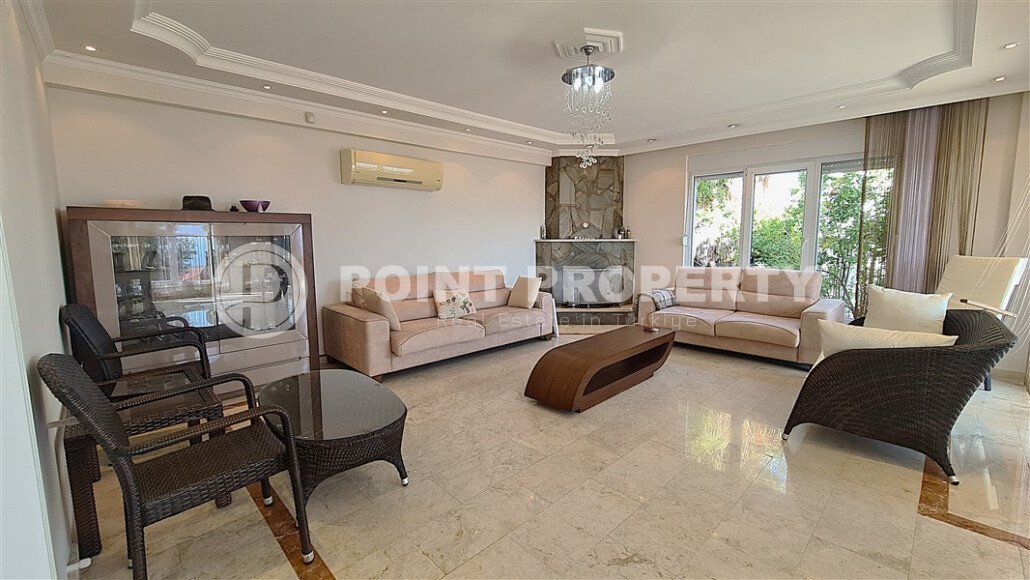 Two-level villa 200 m², in the center of Alanya, with a view of the sea and Kale-id-10062-photo-1