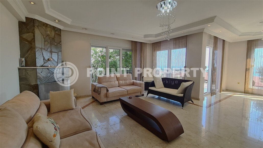 Two-level villa 200 m², in the center of Alanya, with a view of the sea and Kale-id-10062-photo-2