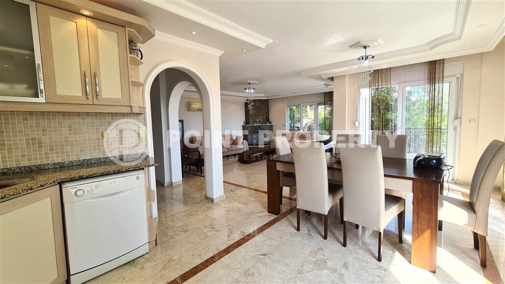 Two-level villa 200 m², in the center of Alanya, with a view of the sea and Kale-id-10062-photo-3