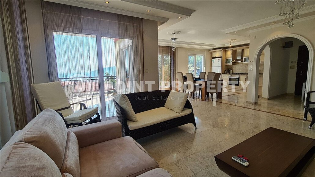 Two-level villa 200 m², in the center of Alanya, with a view of the sea and Kale-id-10062-photo-4