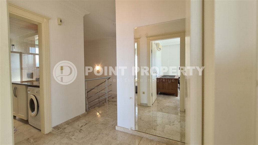 Two-level villa 200 m², in the center of Alanya, with a view of the sea and Kale-id-10062-photo-11