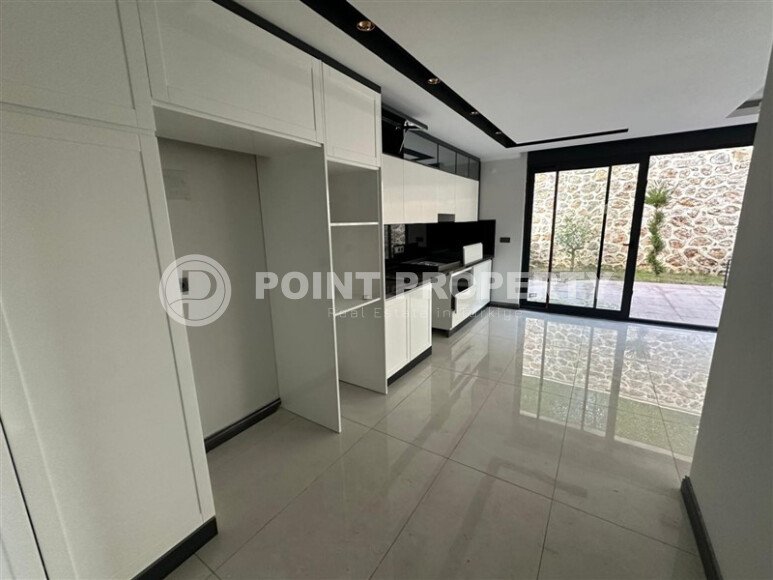 Просторная квартира 140 м² с приватным садом в районе Хасбахче, центр Аланьи-id-10080-фото-2