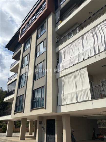 Sunny apartment 135 m² with separate kitchen and covered parking, Ciplakli area-id-10101-photo-1