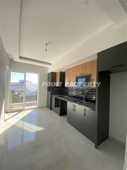 Sunny apartment 135 m² with separate kitchen and covered parking, Ciplakli area-id-10101-photo-2