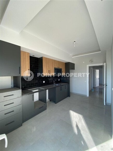 Sunny apartment 135 m² with separate kitchen and covered parking, Ciplakli area-id-10101-photo-3