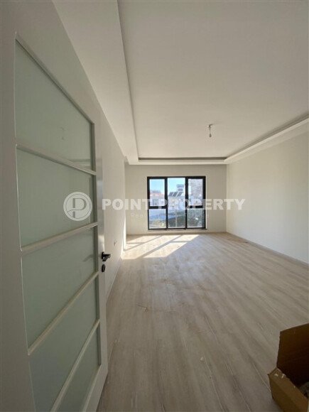 Sunny apartment 135 m² with separate kitchen and covered parking, Ciplakli area-id-10101-photo-4