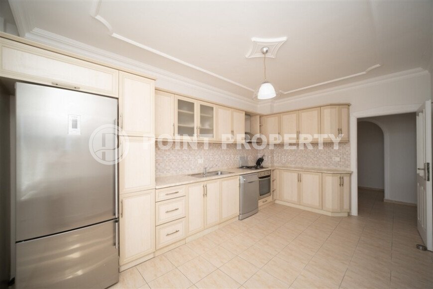 Spacious apartment 180 m², Sugezu area, Alanya center-id-10107-photo-3