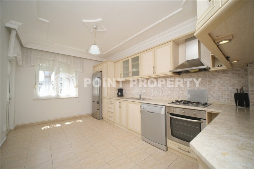 Spacious apartment 180 m², Sugezu area, Alanya center-id-10107-photo-4
