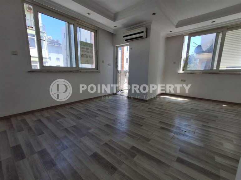Spacious apartment 110 m² in the center of Alanya with separate kitchen, close to the sea-id-10114-photo-3