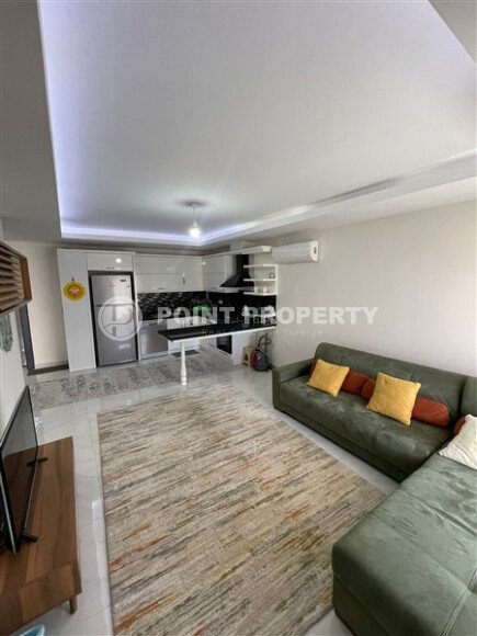 Sunny apartment 1+1, 65 m² in Mahmutlar area, with view of the central avenue and partly the sea-id-10130-photo-1