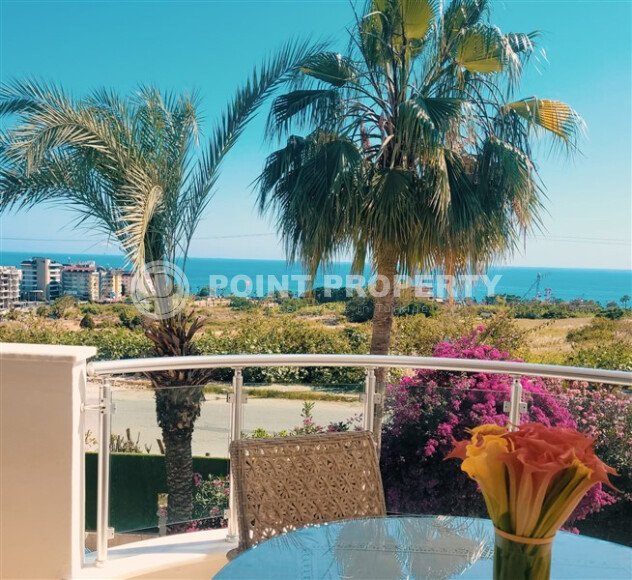 Apartment 2+1, 110 m² in the center of Alanya with a view of Cleopatra Beach and a residence permit-id-10143-photo-1