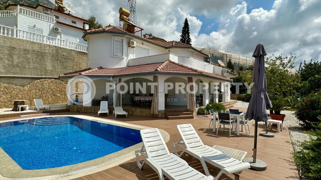 Detached villa 4+1, 220 m² in Mahmutlar with pool, garden and sea view-id-10154-photo-1
