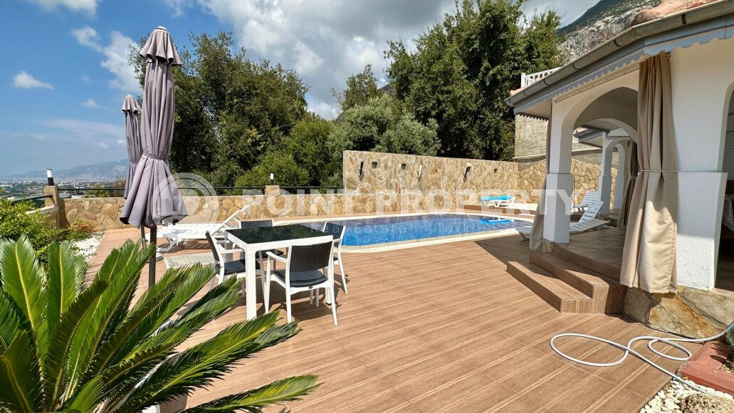 Detached villa 4+1, 220 m² in Mahmutlar with pool, garden and sea view-id-10154-photo-2