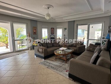 Detached villa 4+1, 220 m² in Mahmutlar with pool, garden and sea view-id-10154-photo-3