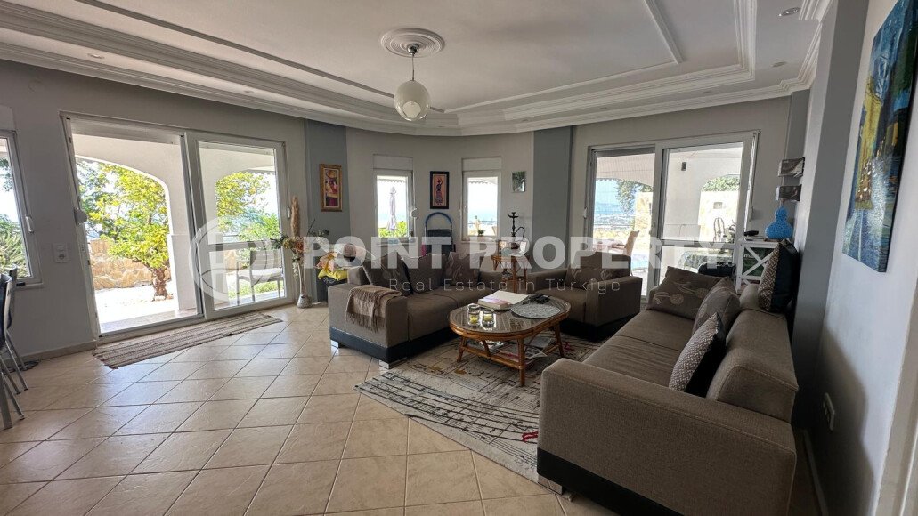 Detached villa 4+1, 220 m² in Mahmutlar with pool, garden and sea view-id-10154-photo-3