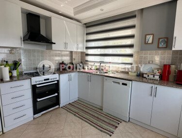 Detached villa 4+1, 220 m² in Mahmutlar with pool, garden and sea view-id-10154-photo-4