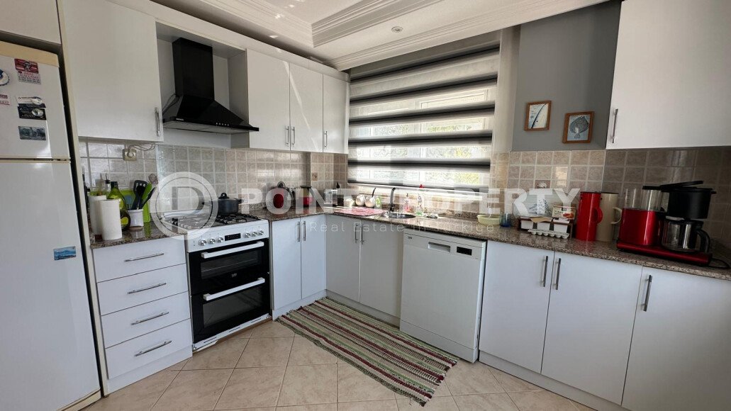 Detached villa 4+1, 220 m² in Mahmutlar with pool, garden and sea view-id-10154-photo-4