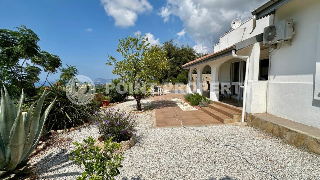 Detached villa 4+1, 220 m² in Mahmutlar with pool, garden and sea view-id-10154-photo-8